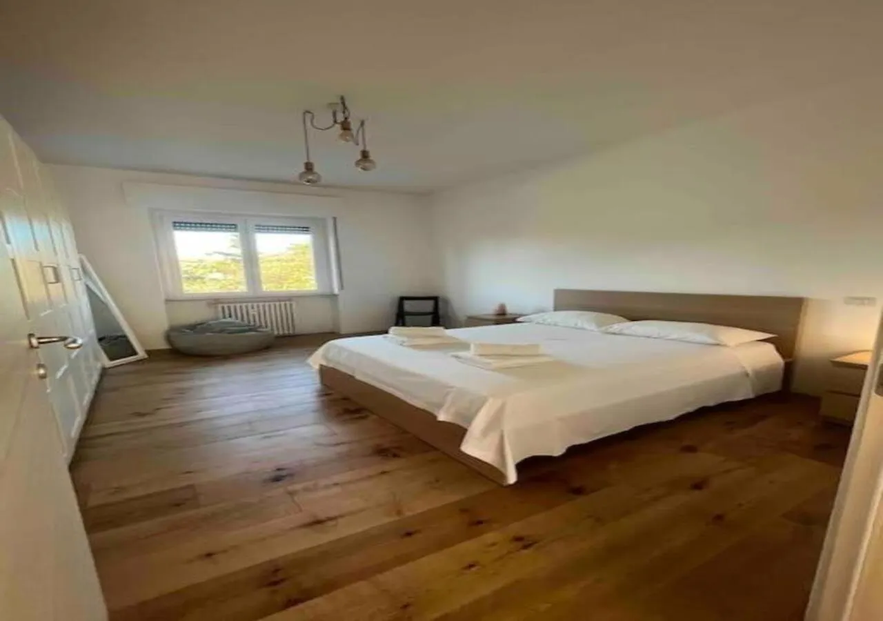 Marche Apartment contacts